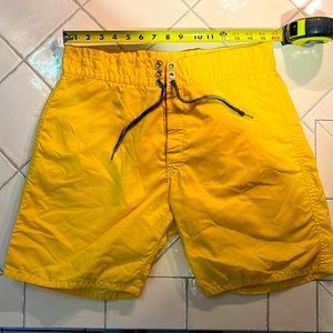 Bright yellow Birdwell Beach Britches! Size 32 great looking quick drying